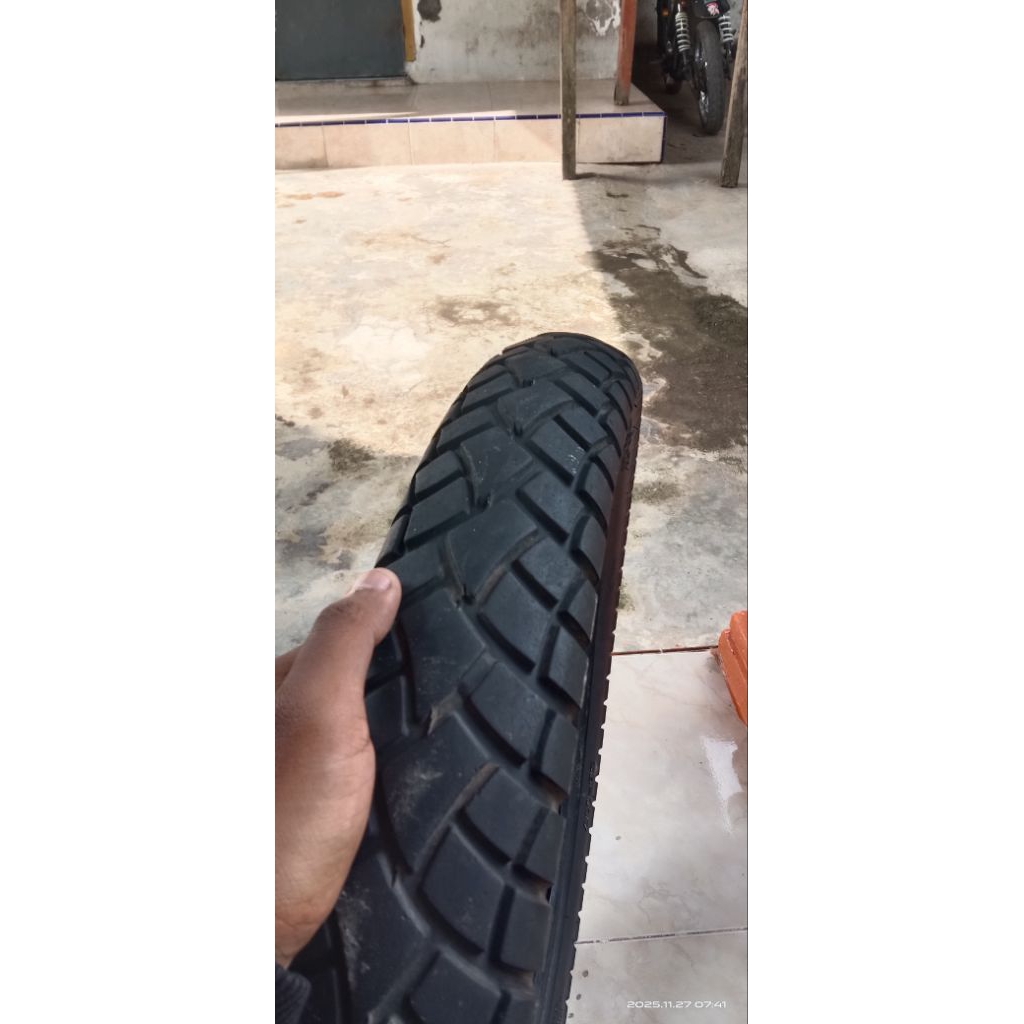 Ban semi trel ORI copotan Ring 21/ Bekas copotan masih tebel