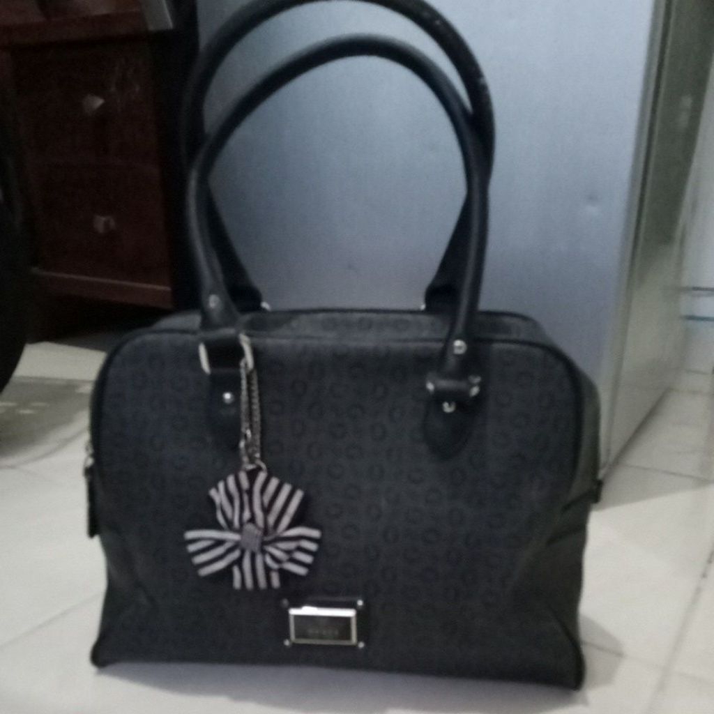 Tas Handle wanita preloved Guess