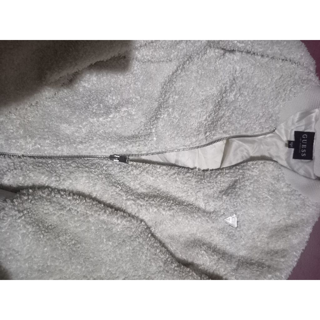 GUESS JAKET SHERPA PUTIH