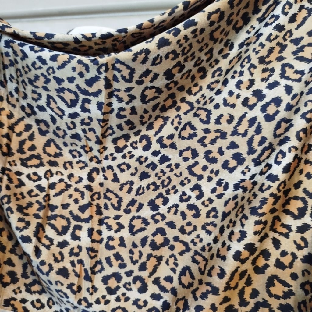 Kain Satin Silk Motif Leopard Premium – Adem, Halus, Jatuh, Tidak Terawang,Elegan – Cocok Untuk Gami