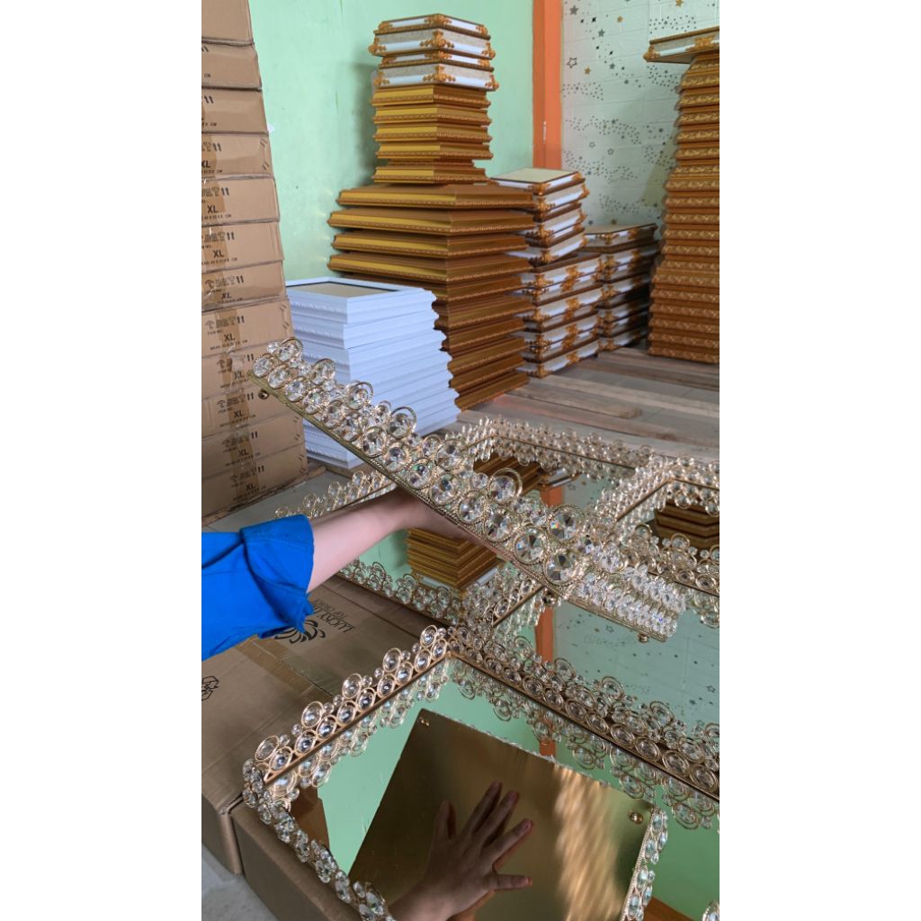 BOX HANTARAN TRAY RUBI QUEEN+TUTUP AKRILIK+PACKING KAYU