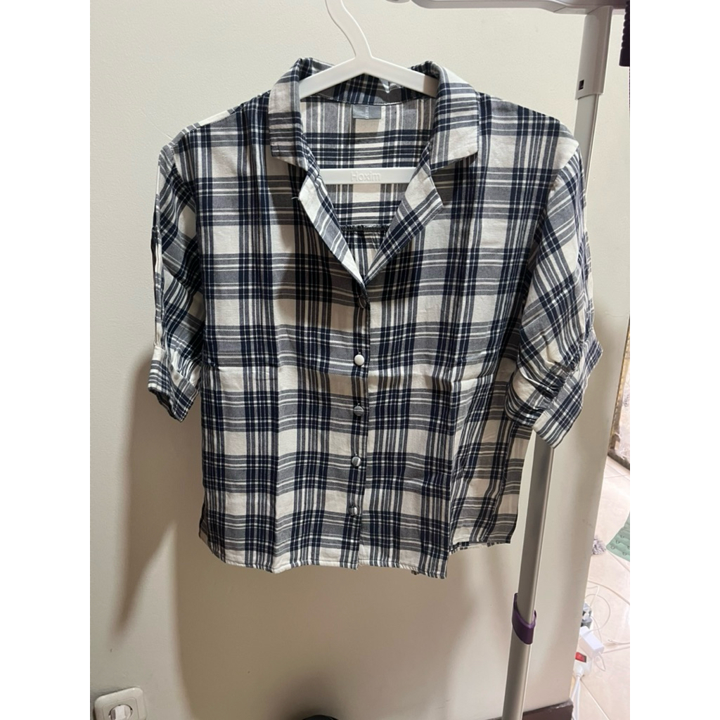 Kemeja This Is April