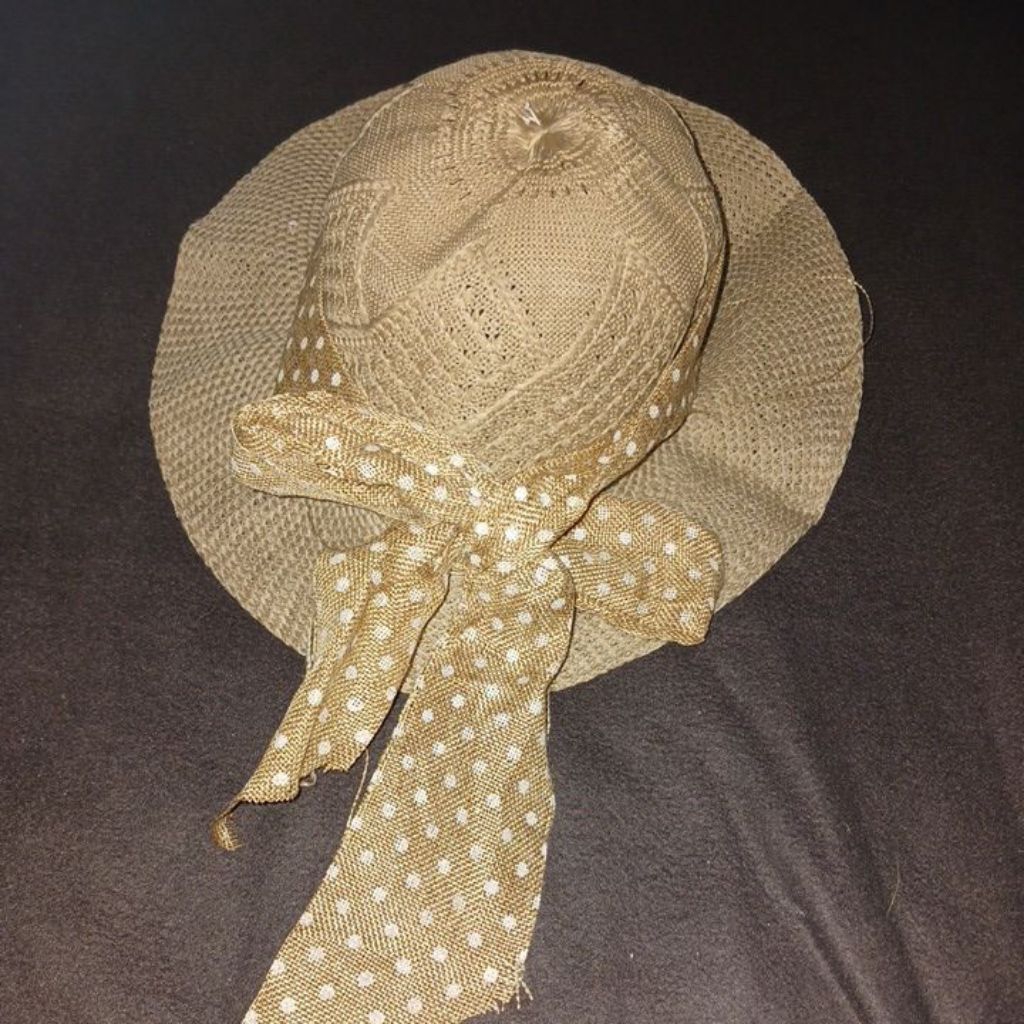 topi pantai preloved