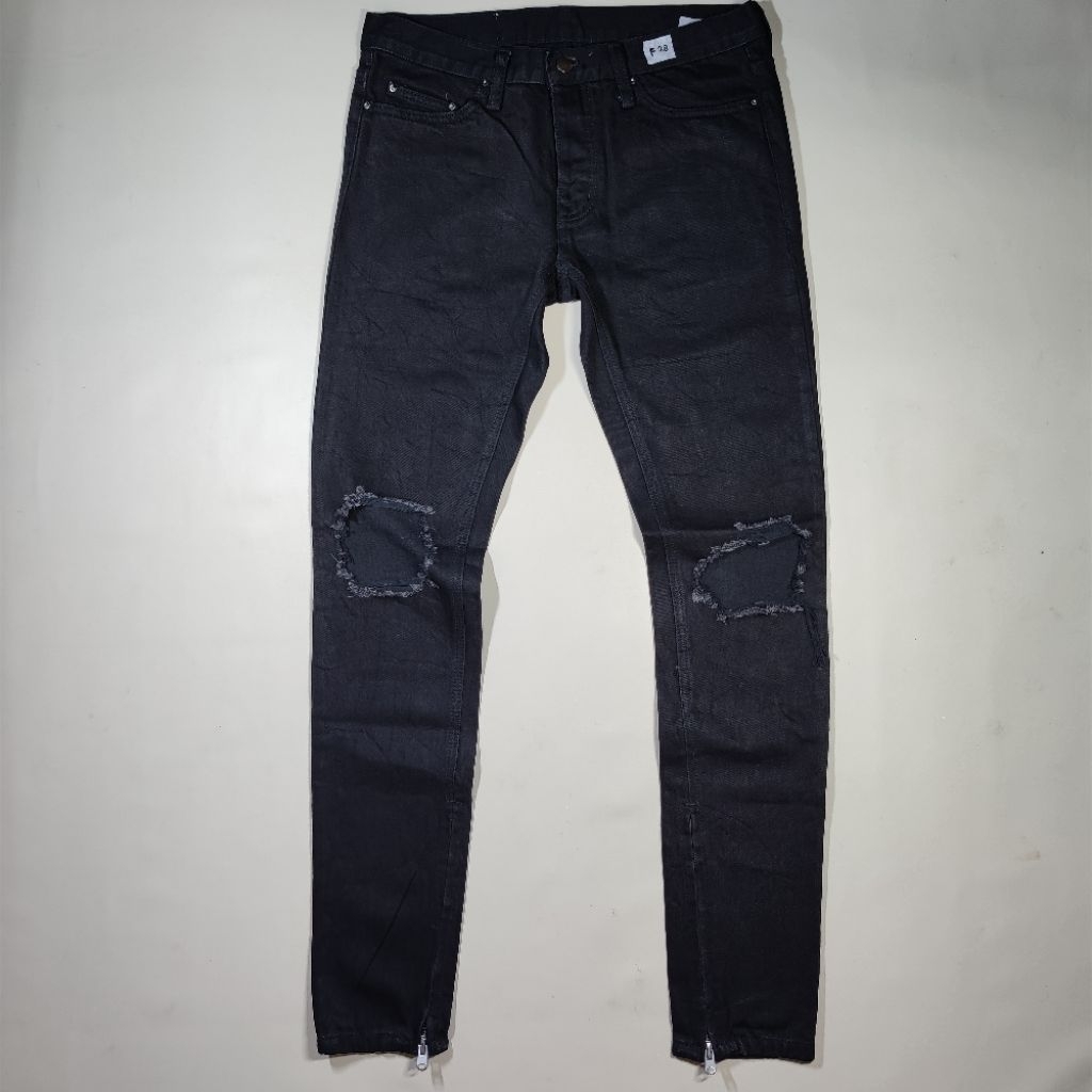 (MOHON BACA DESKRIPSI) MNML BLACK RIPPED JEANS