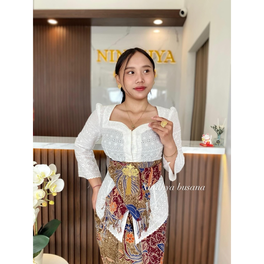 Kebaya Katun Bordir Putih