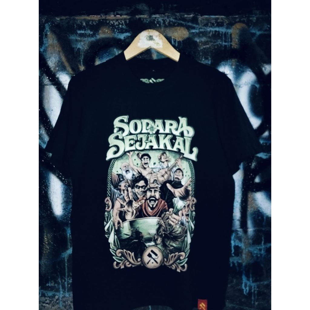 kaos hitam sodara sejakal