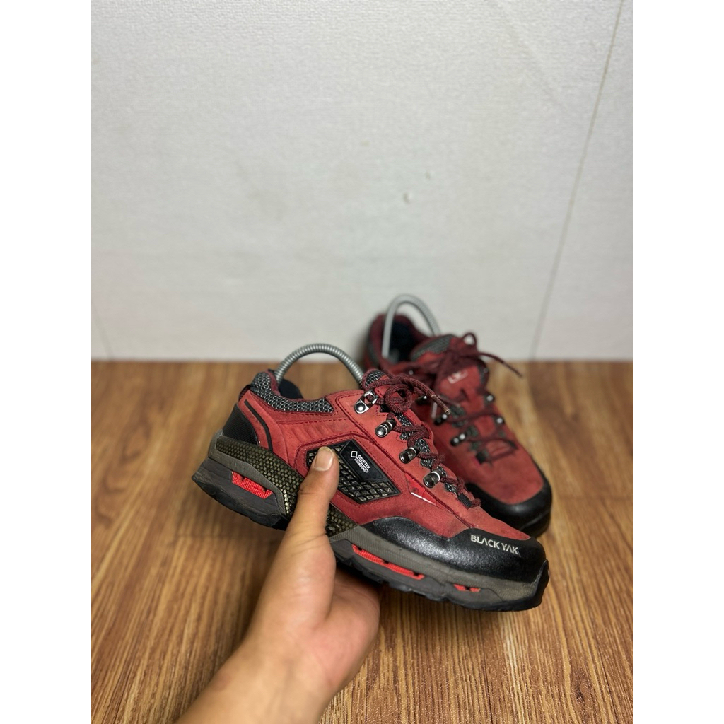 Sepatu gunung second blackyak