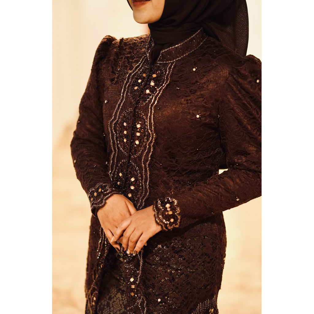 PRELOVED KEBAYA MAHOGANY BROKAT PAYET