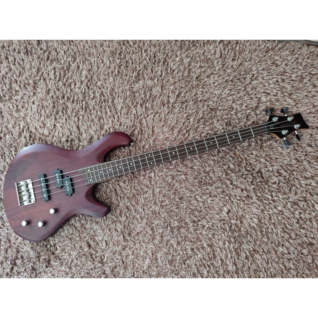 gitar Bass Dame neo classicism F&P Series