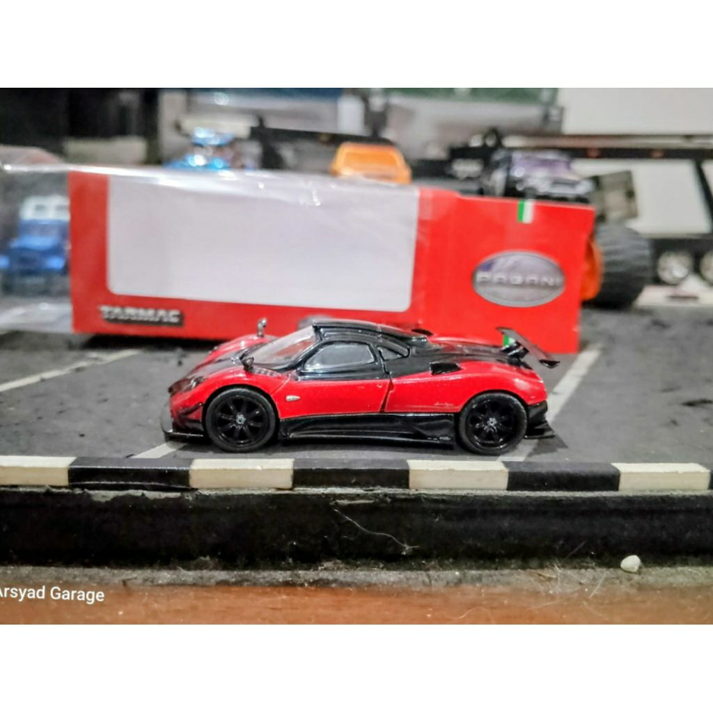 Diecast Tarmac Pagani Zonda Cinque Rosso Dubai
