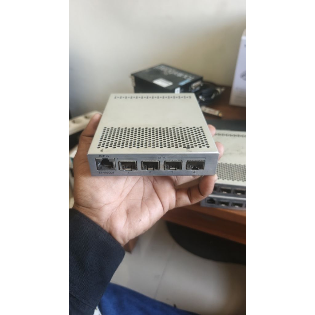 Mikrotik CRS 305 - 1G - 4S + IN SECOND/ BEKAS