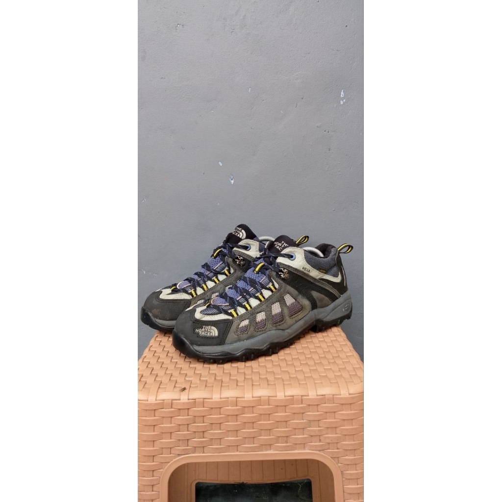 Sepatu outdoor The Nort Face Hexsa Gore-tex