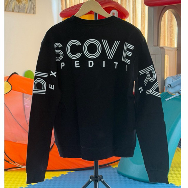 Crewneck Sweatshirt Discovery Expedition Hitam