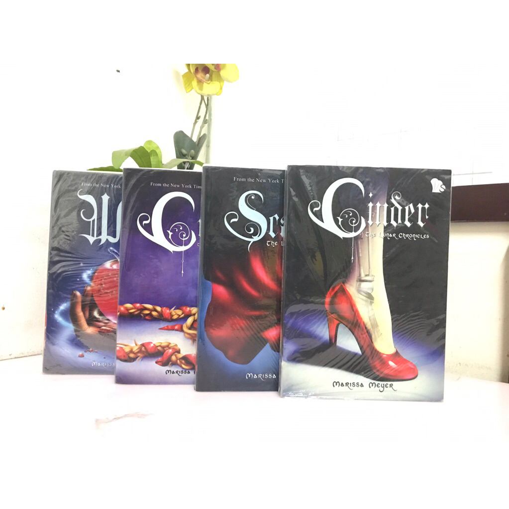 Lunar chronicles, Cinder, Scarlet, Winter, Cress, Marissa Meyer Terjemahan