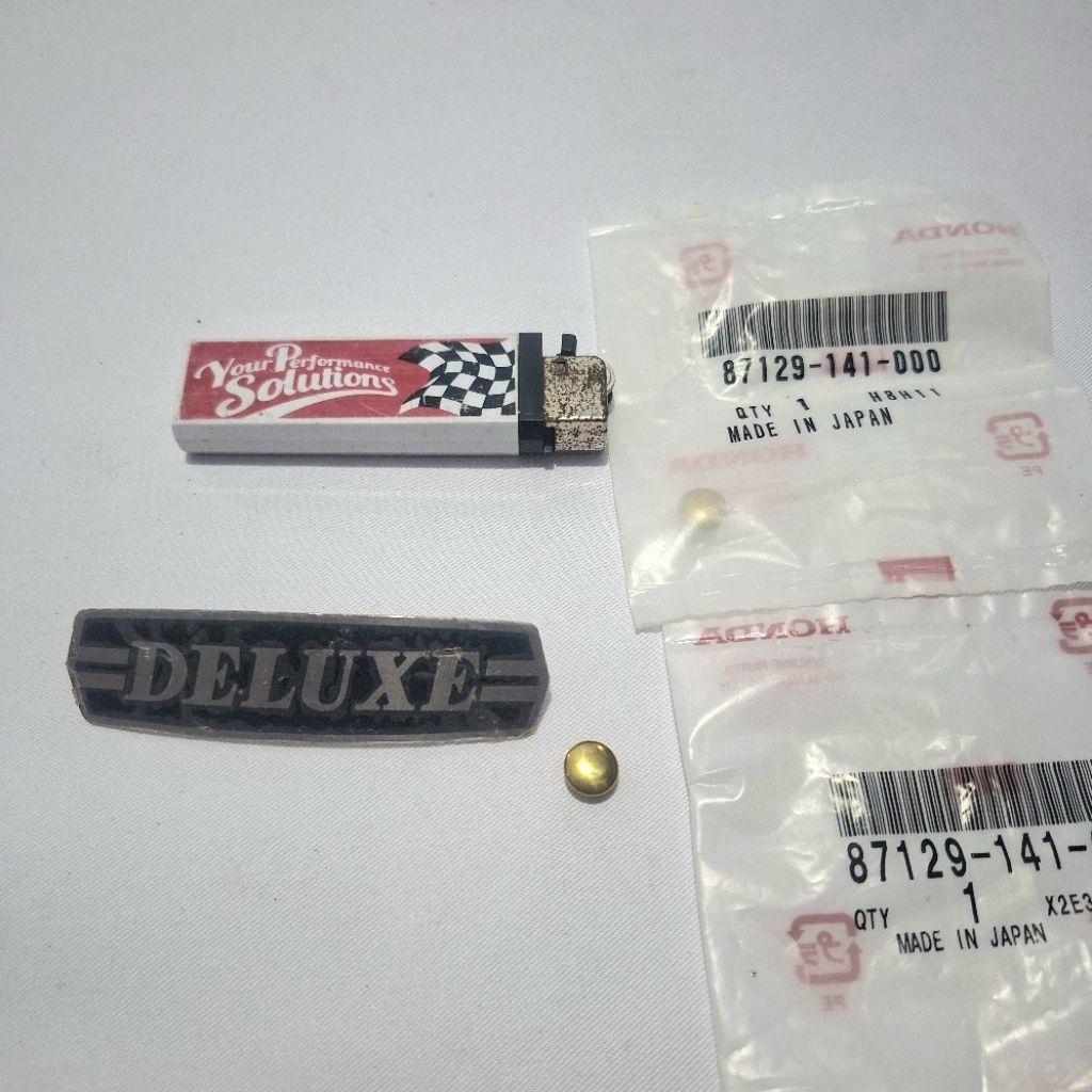 emblem sayap legshield HONDA C70 MK3 NOS ORIGINAL JAPAN