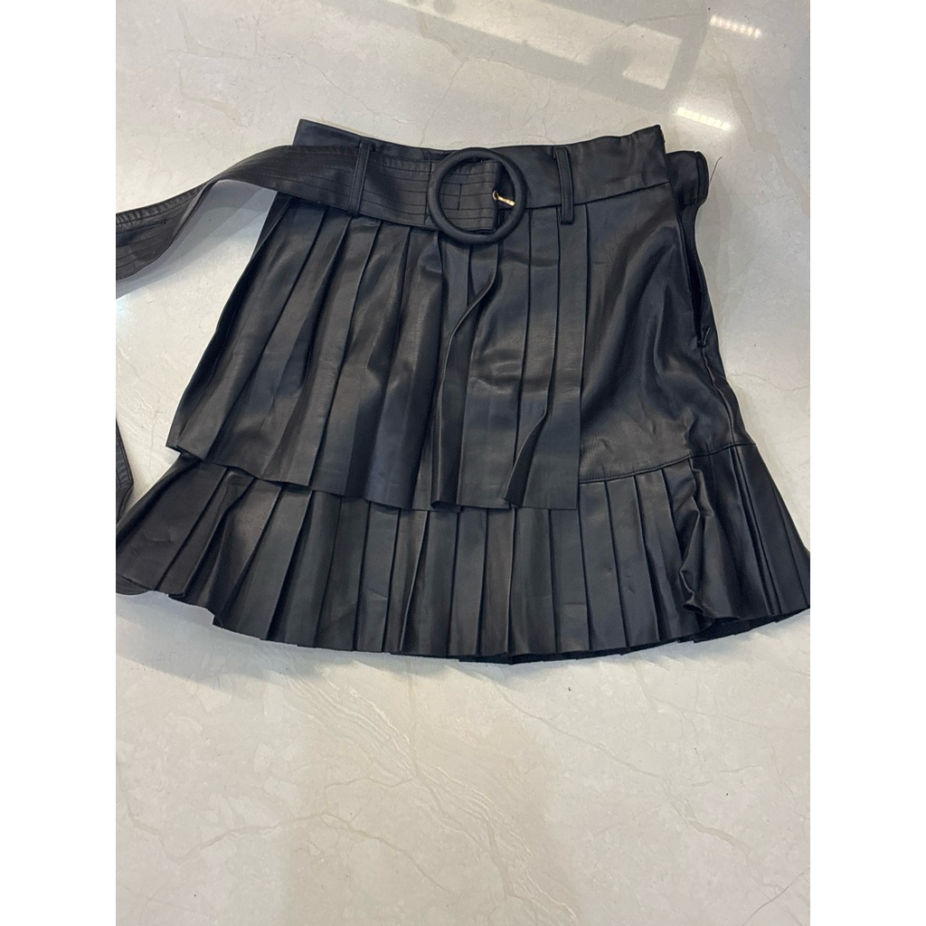 Preloved rok kulit ZARA XS Good condition | leather skirt | synthetic leather | pleated