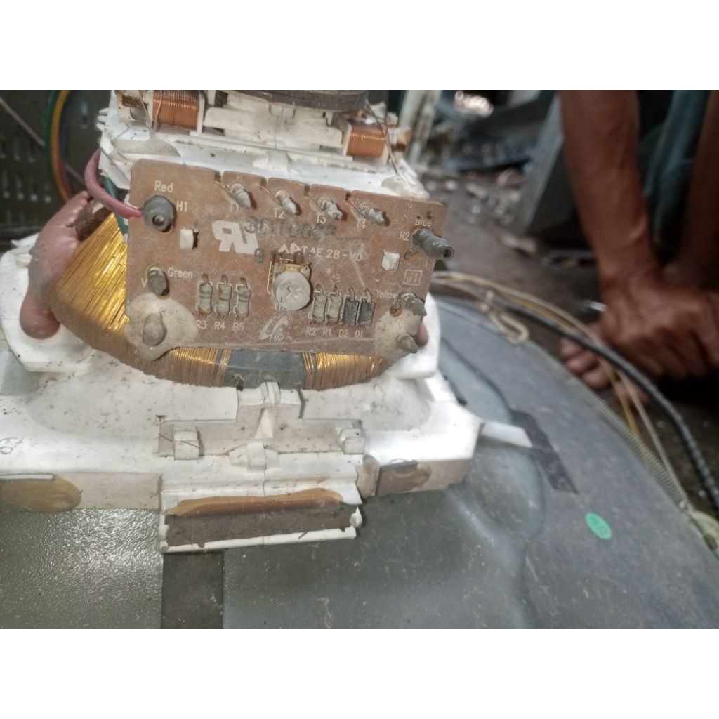 yuke slim ew copotan tv Polytron 21trimpot 1