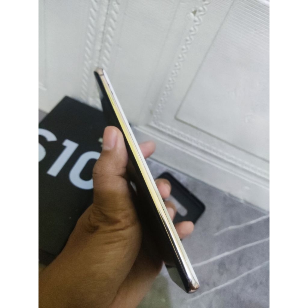 SAMSUNG S10+ 8/512 SEIN,MINUS SHADOW MASIH LAYAK PAKAI TIDAK TERLALU MENGANGGU