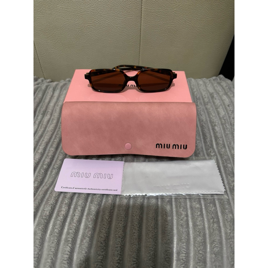 Preloved kacamata miumiu / miumiu sunglasses