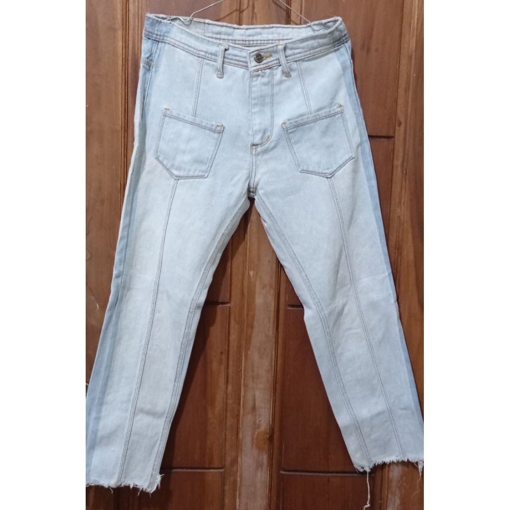 PRELOVED CELANA LEVIS KANTONG RAWIS