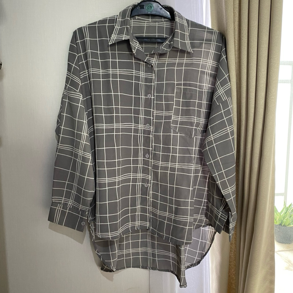 Kemeja kotak kotak oversize