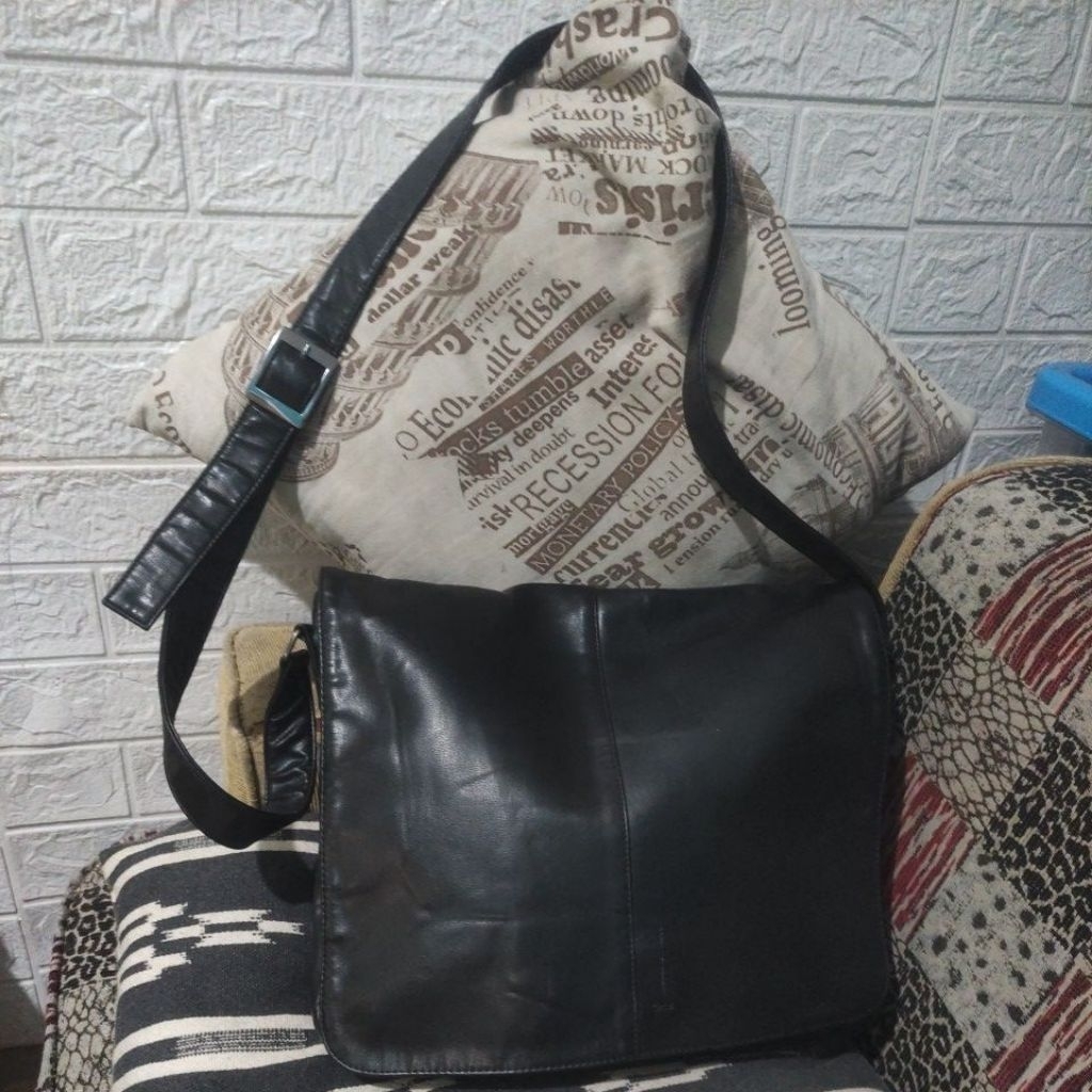 Tas Sling Messenger bag Preloved