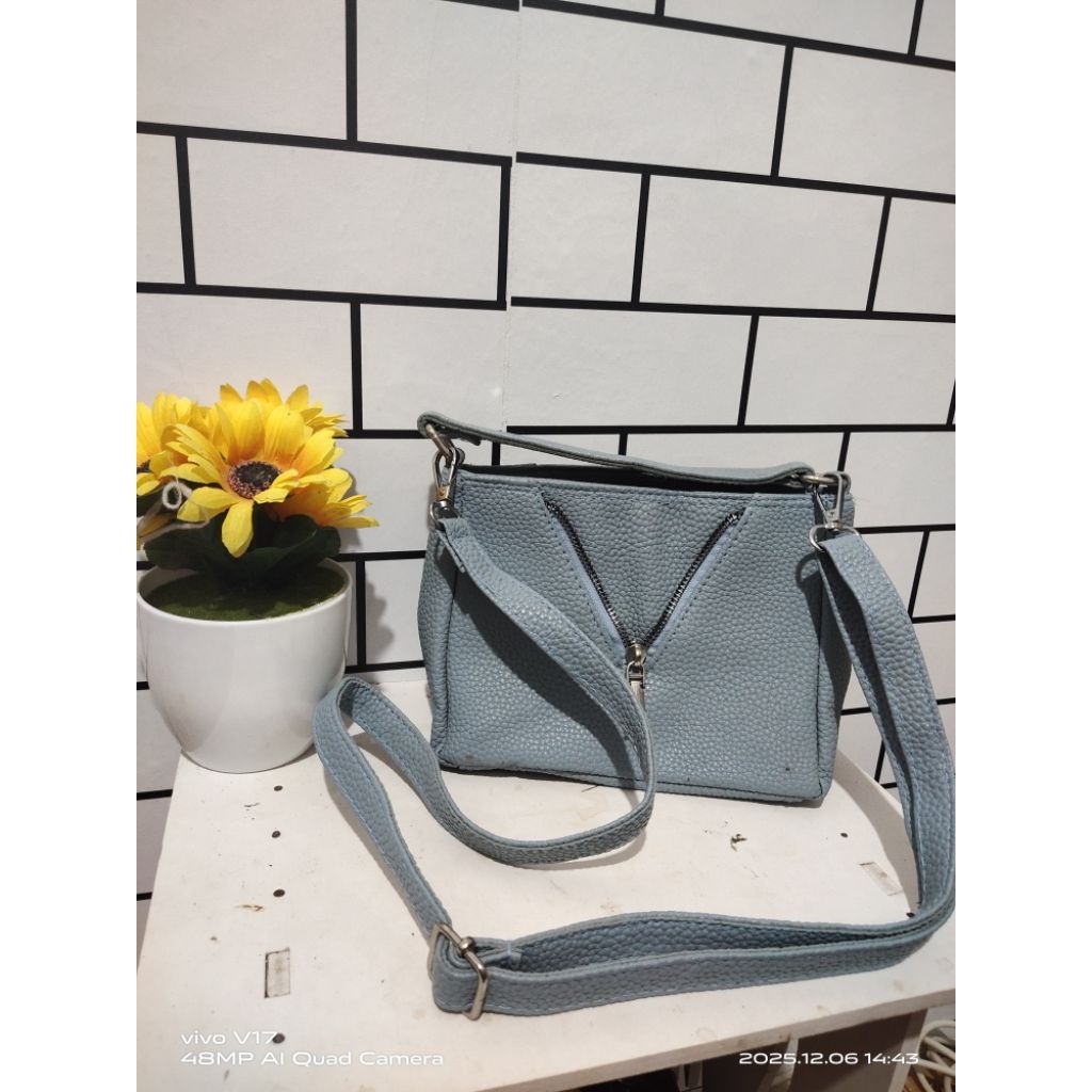 TAS NO MEREK PRELOVED WARNA BIRU