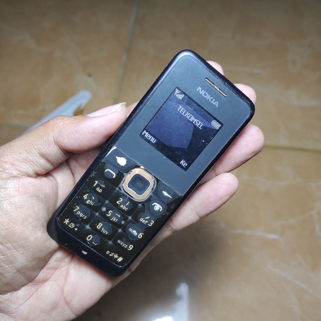 hp Nokia 105 bekas masih hidup buat pajangan koleksi sesuai di foto ( baca diskripsi)
