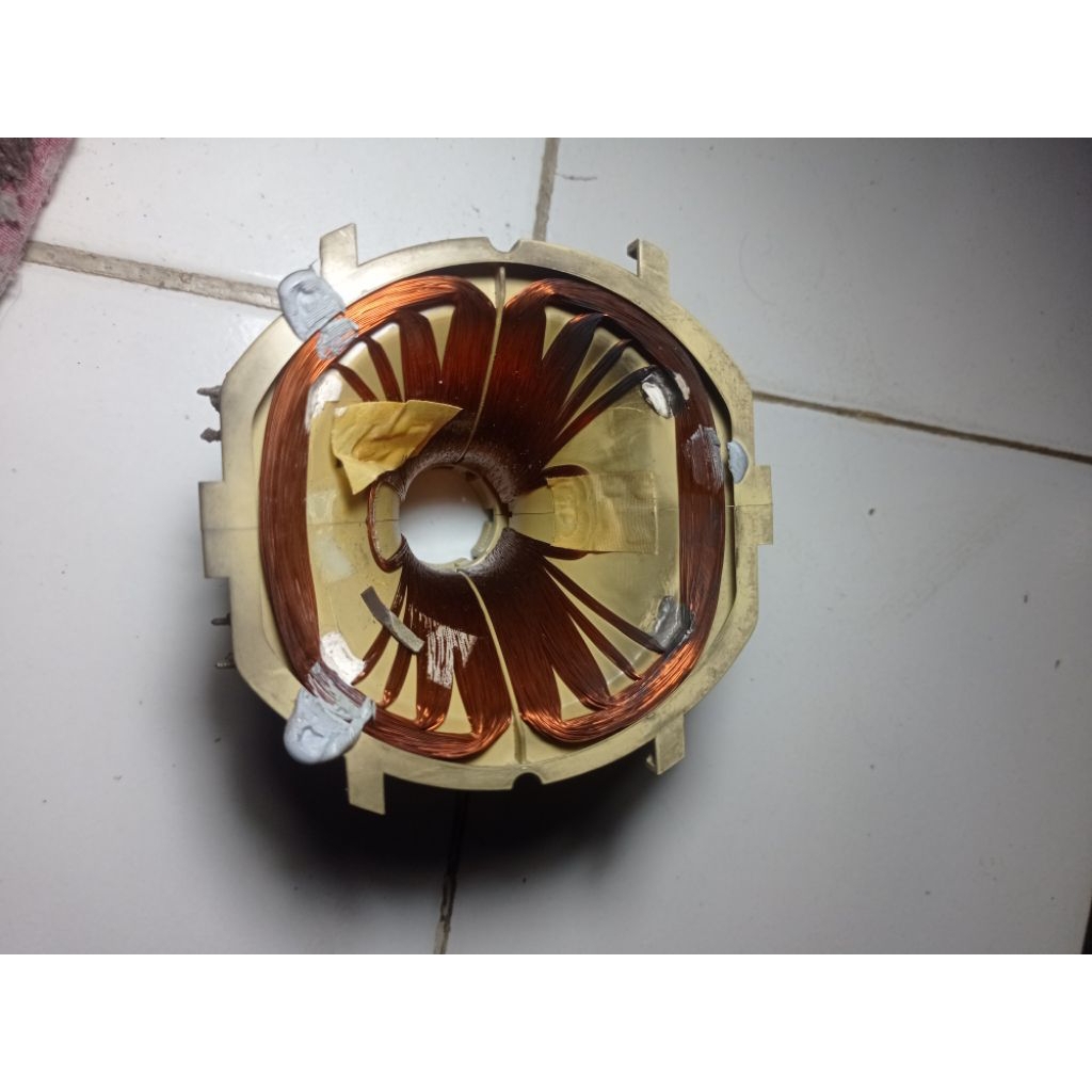 YOKE TV CINA LEHER BESAR 21/14IN.