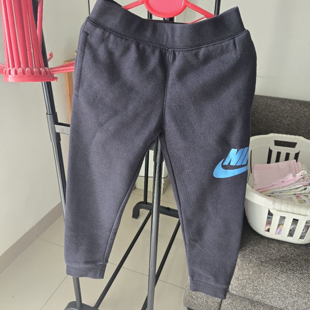 PRELOVED CELANA ANAK ANAK NIKE