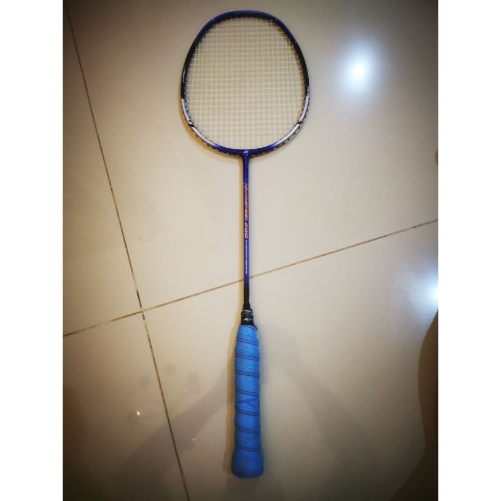 Dijual 2 raket yonex voltric dan yonex nano speed