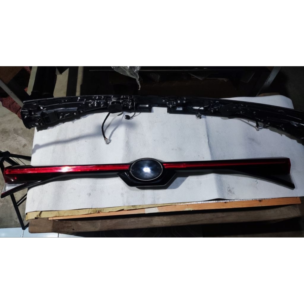 Trunklid lampu bagasu avanza veloz 2023 2024 original