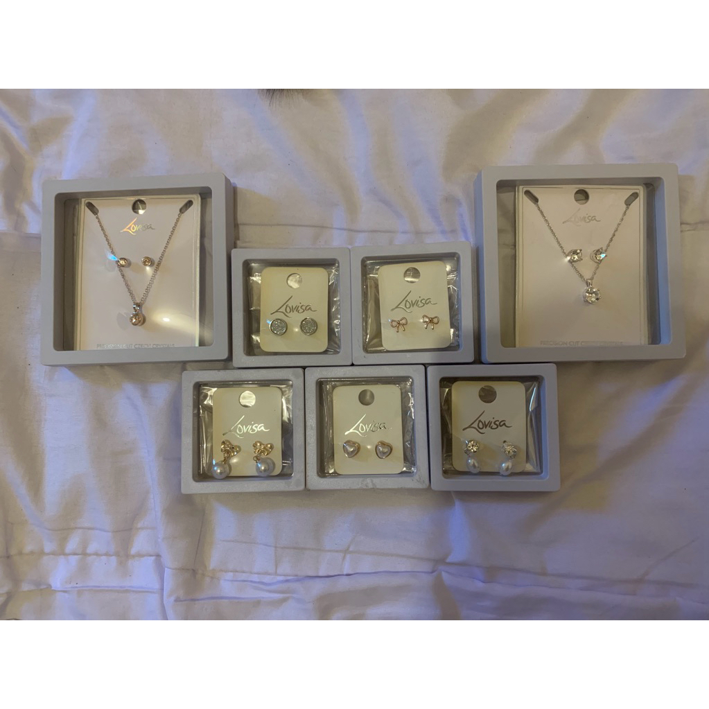 anting dan kalung dari lovisa