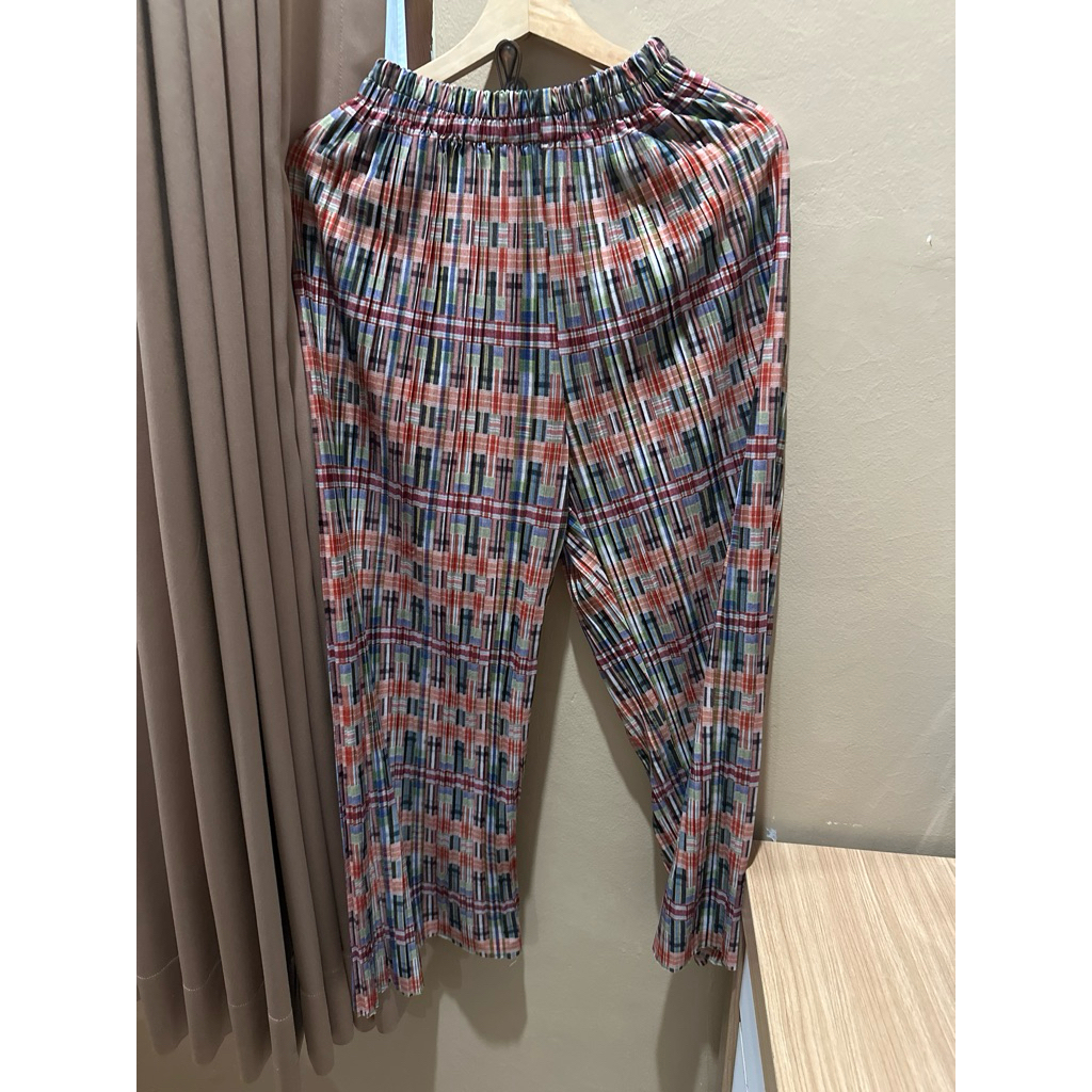 UNBRANDED - Preloved Celana Plisket - Size M to L