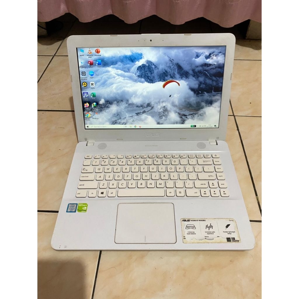 Laptop Asus X441UV Putih Core i3 Gen 6 8 DDR4 240 ssd + 320gb hdd  Dual Vga Nvidia 920mx
