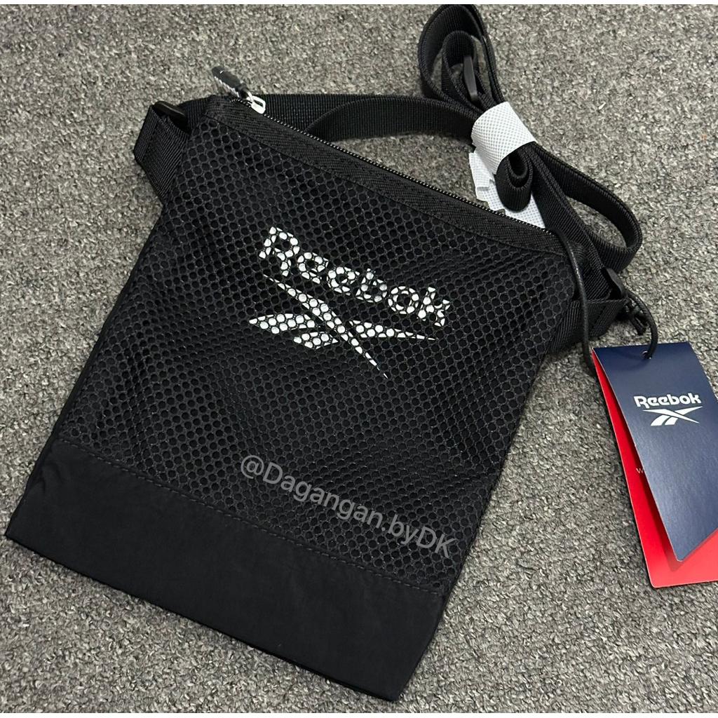 Tas Reebok Sling Running Bag Original 100% Full Black