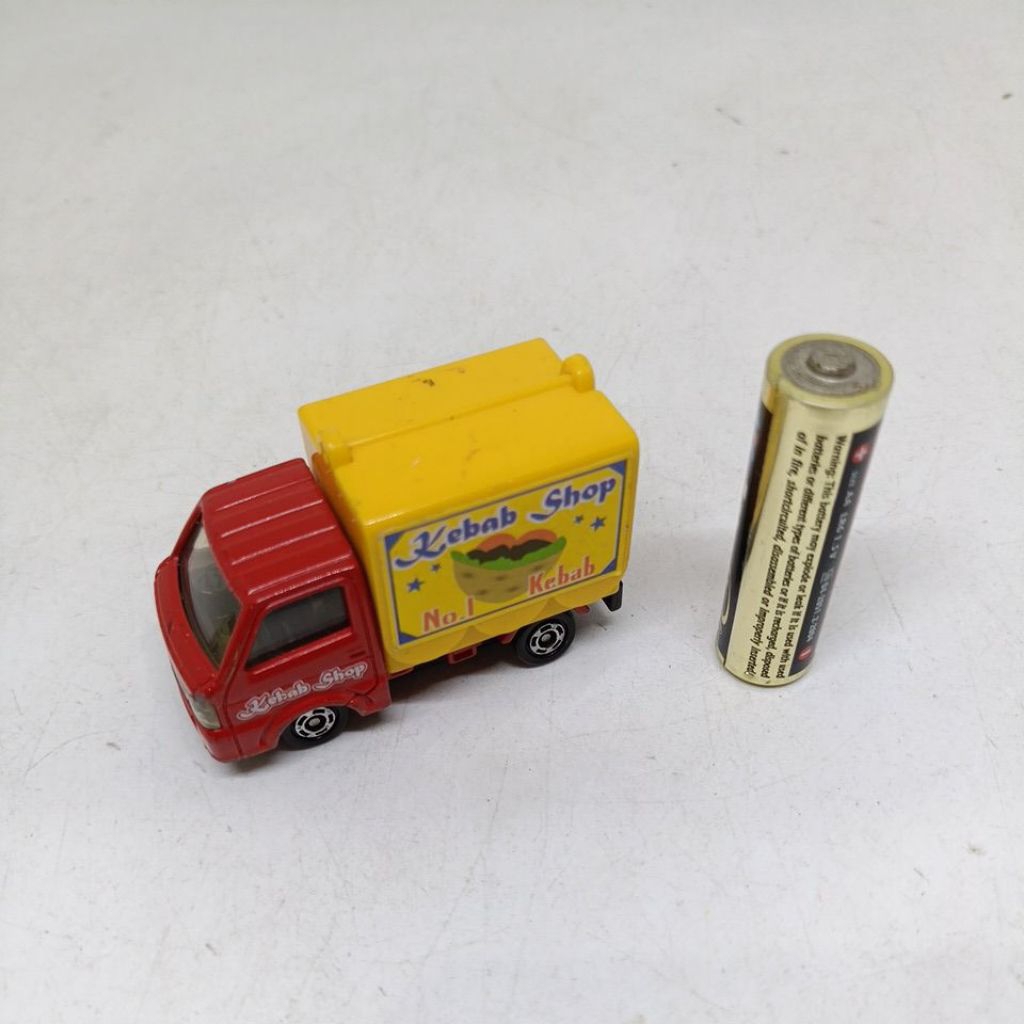 MOBIL DIECAST TOMICA TOMY SUZUKI CARRY