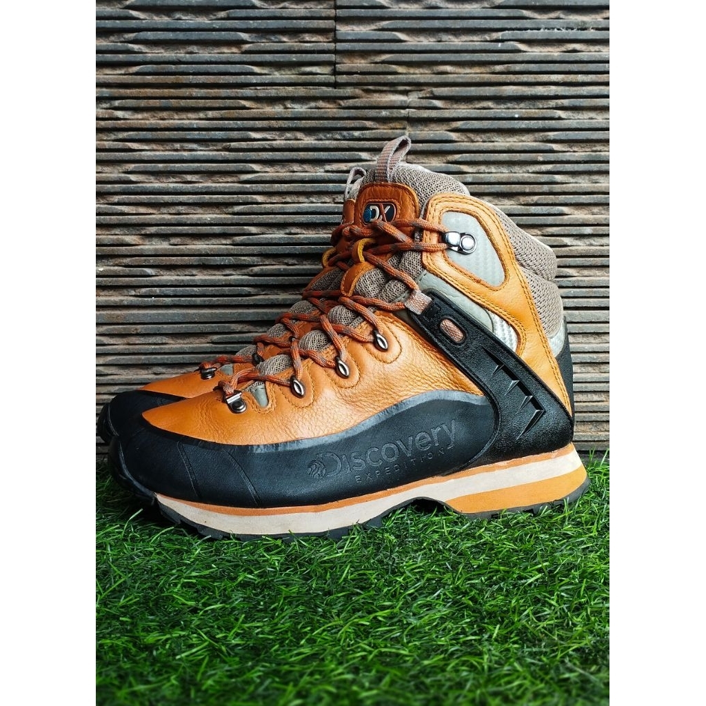 Sepatu Discovery
