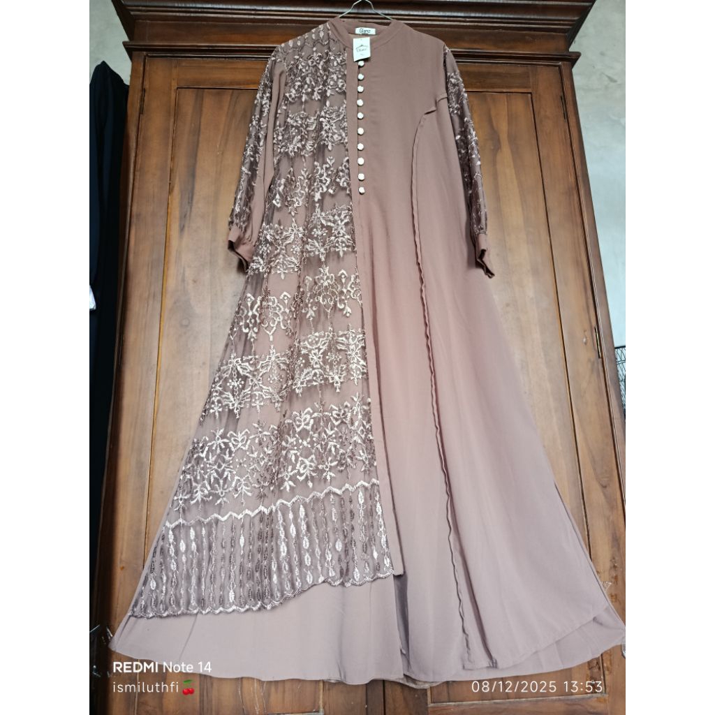 gamis glamz ,bahan ceruty armani mix brukat warna coklat  milo