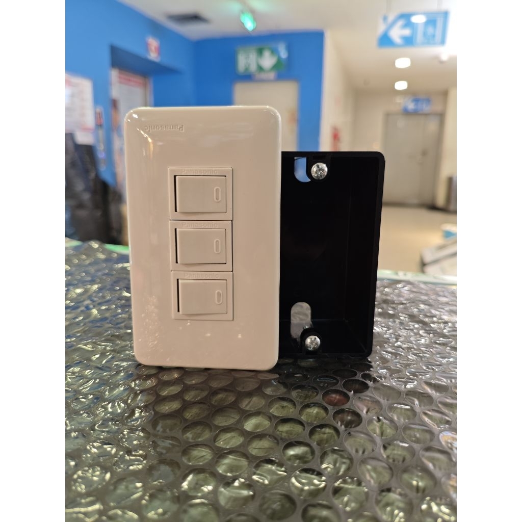 SAKLAR TRIPLE / SAKLAR 3 GANG PANASONIC + INBOWDUS