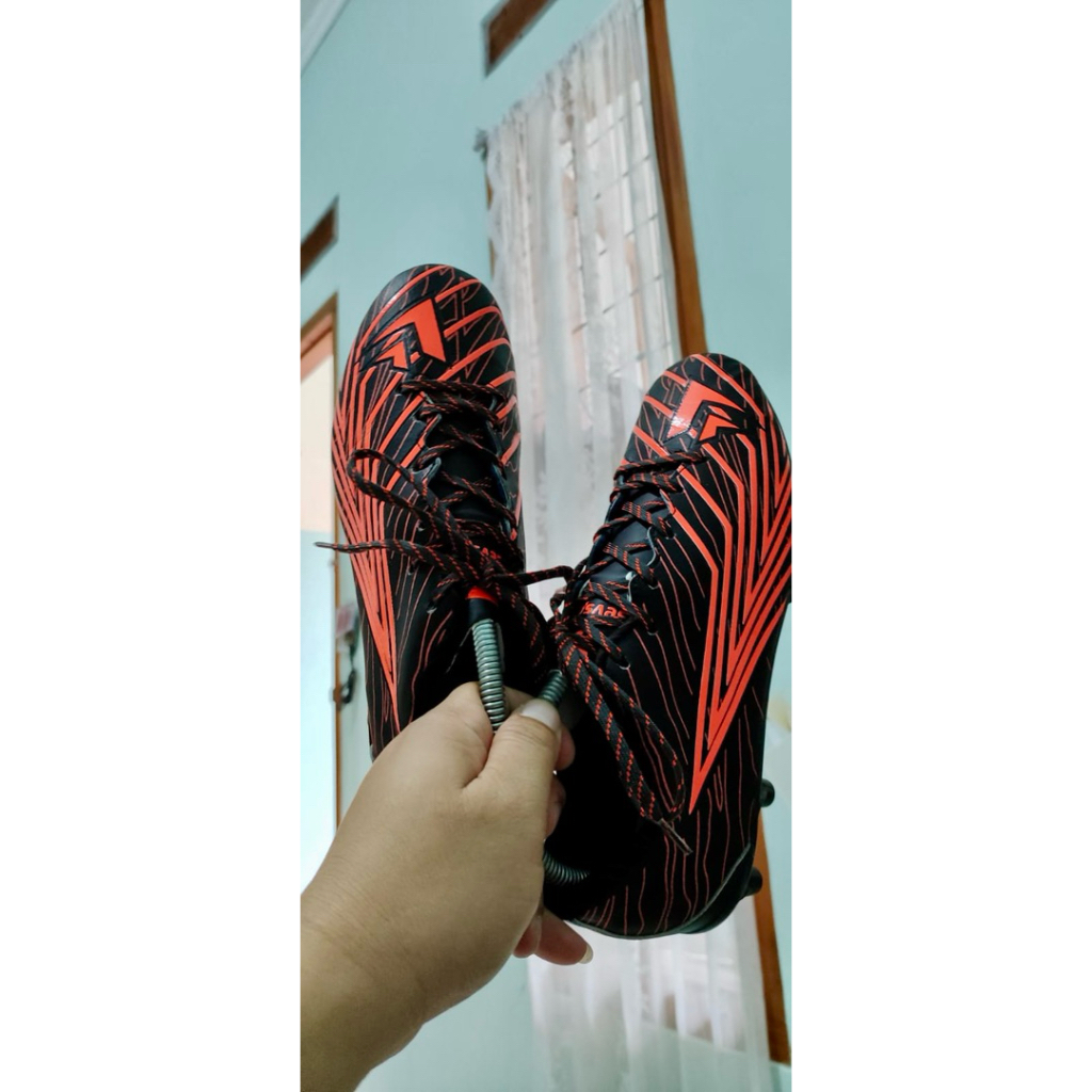 Sepatu Bola Sevspo Warna Hitam size 39
