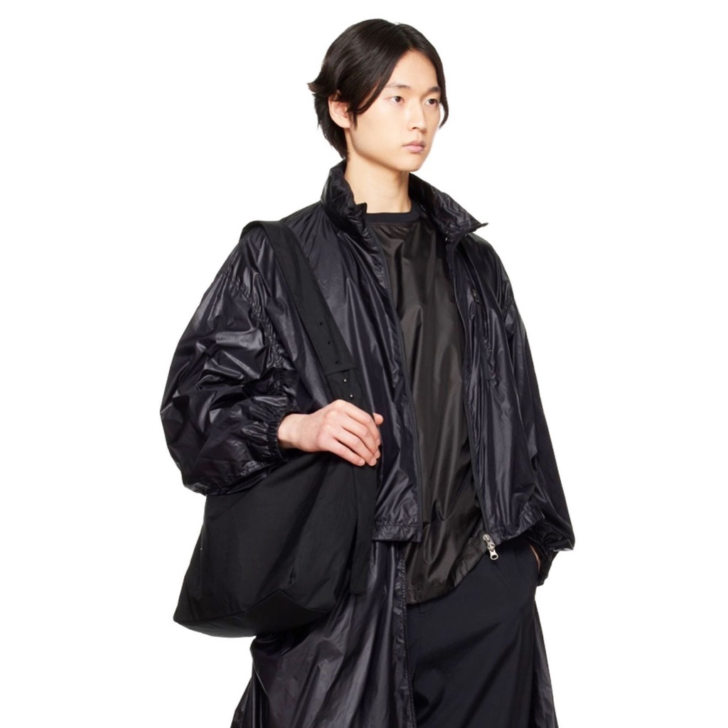 Amomento paper tote shoulder bag black