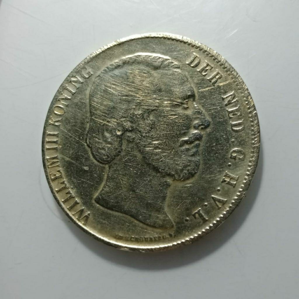 LANGKA 1853 KING WILLEM 2,5 GULDEN ERA BELANDA KOLEKSI KUNO BANYAK DICARI KOLEKTOR (agak aus tp terb