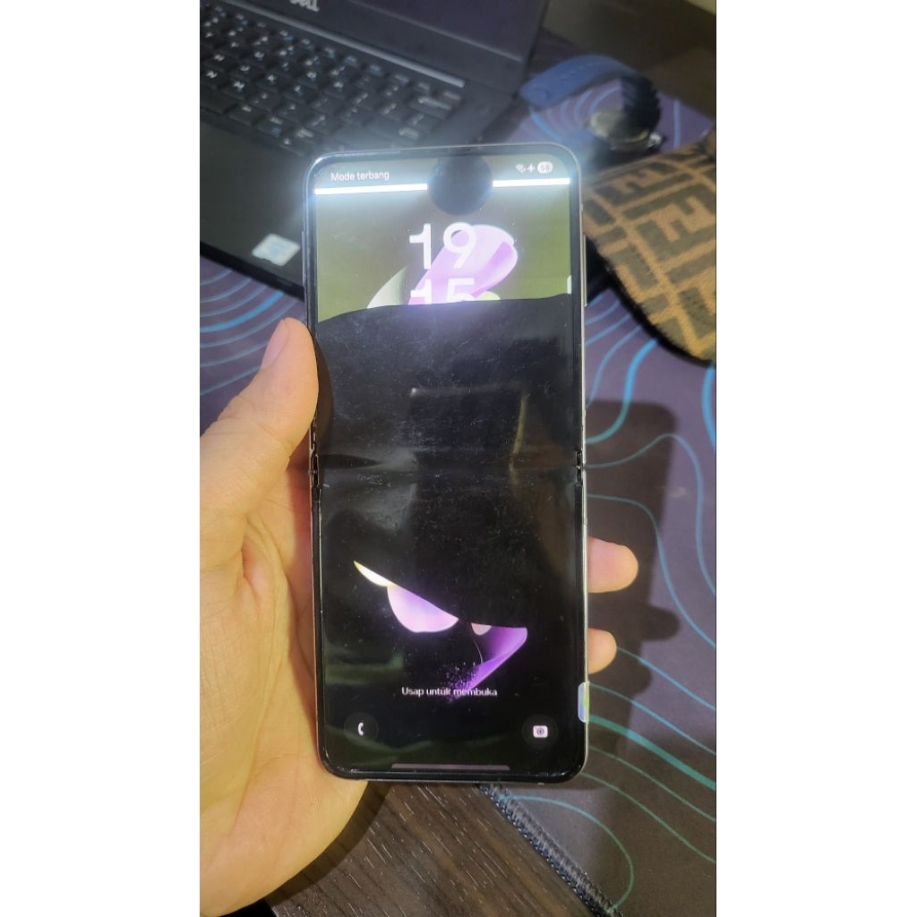 Samsung Z flip 4 minus layar