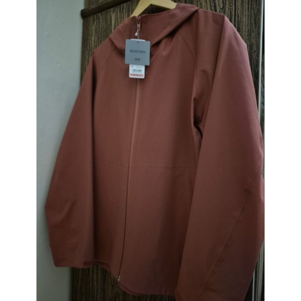 BLOCK TECH PARKA UNIQLO