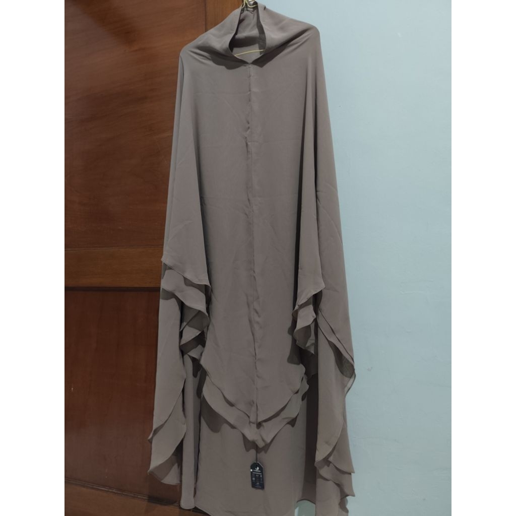 NWT khimar Ummaira Abaya coffe milk size jumbo non pad