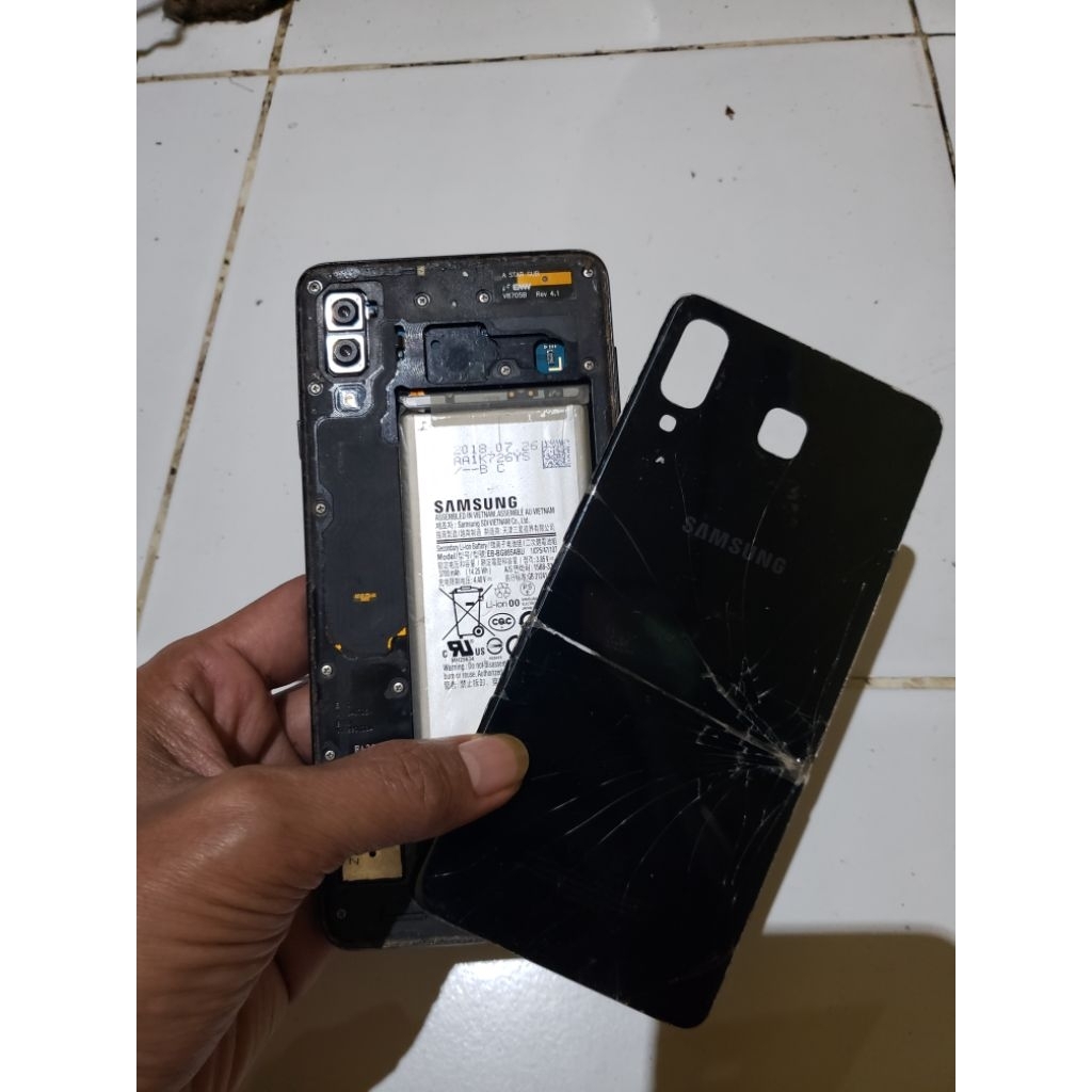 Samsung a8 star (SM G885f) mesin hidup norma,,lcd pecah