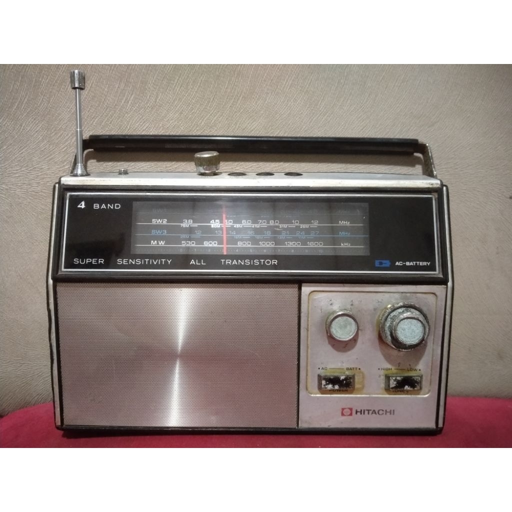 Radio jadul Hitachi sudah FM