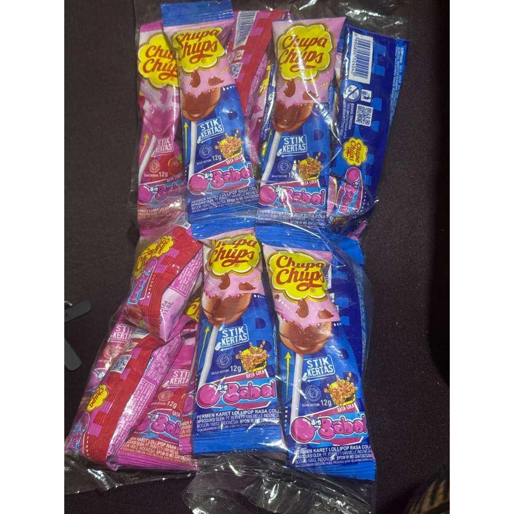 Chupa Chups Permen Karet Lolipop Rasa Strawberry Dan Cola 12 gr X 24 Rencengan Stik Kertas Lezat dan