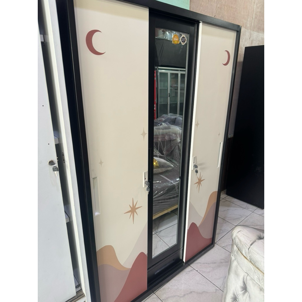Lemari Pakaian Plat Besi 3 Pintu Sliding